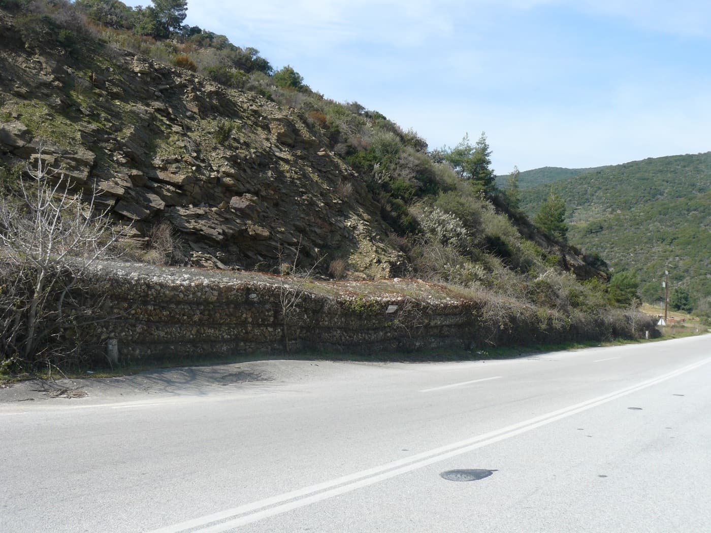 Αποκατάσταση των οδικών τμημάτων «Πολύγυρος – Βρά­­σταμα – Πλανά, Μεταγγίτσι – Μεταμόρφωση, Ακτή Σαλονικιού – Αγ.Νικόλαος, Μ.Πα­ναγία – Παλαιοχώρι, Αρ­ναία – Βαρβάρα – Ολυμπιάδα, Αρναία – Μελισσουρ­γός, Είσοδος Στρατωνίου, Στρατώνι – Ολυ­μπιάδα