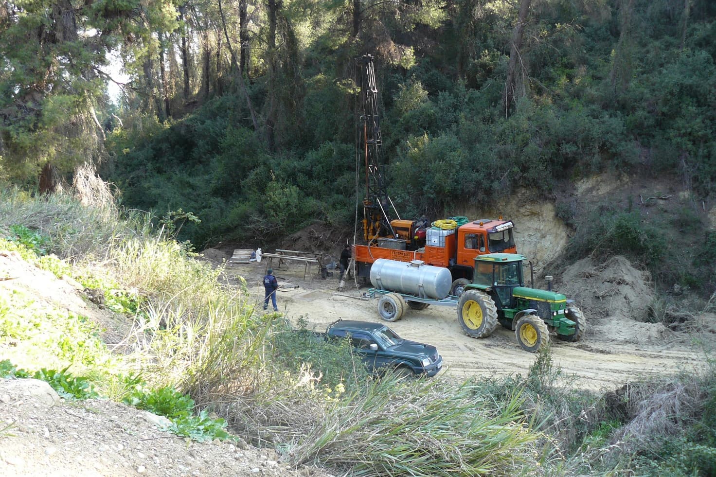 Κατασκευή γέφυρας 2 ανοιγμάτων εκ οπλισμένου σκυροδέματος εντός των ξενοδοχειακών εγκατα­στάσεων LADY MARY στο Παλιούρι Ν.Χαλκιδικής